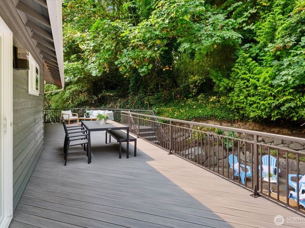 4403 NE 187th Place, Lake Forest Park WA 98155
