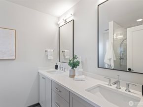 8017 126th Avenue NE B, Kirkland WA 98033
