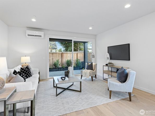 8017 126th Avenue NE B, Kirkland WA 98033