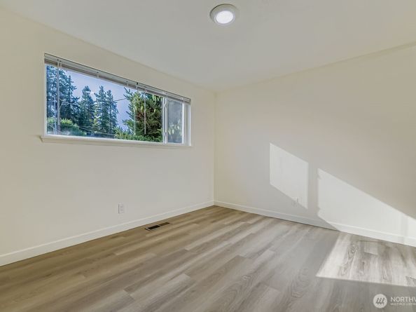 16110 Evanston Ave N, Shoreline WA 98133