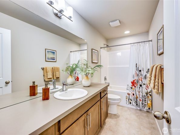 344 NE Shadowhawk Lane, Bremerton WA 98311