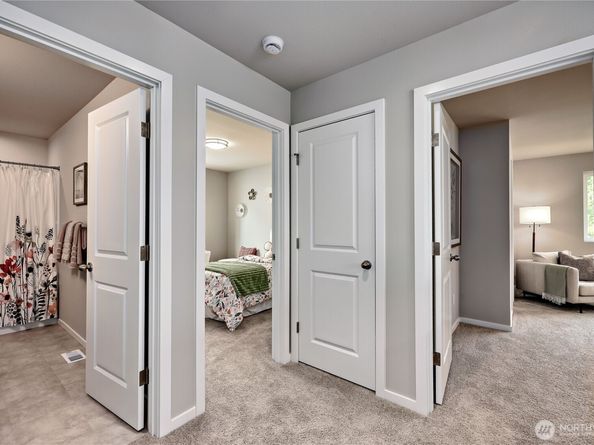 344 NE Shadowhawk Lane, Bremerton WA 98311