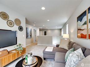 344 NE Shadowhawk Lane, Bremerton WA 98311