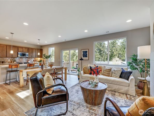 344 NE Shadowhawk Lane, Bremerton WA 98311