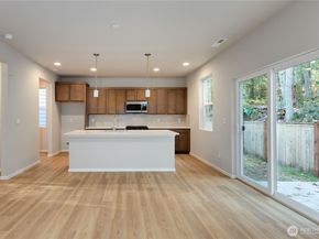 344 NE Shadowhawk Lane, Bremerton WA 98311