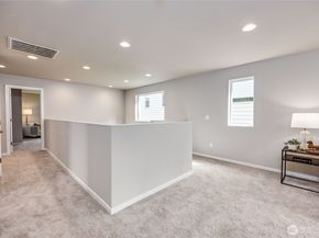 344 NE Shadowhawk Lane, Bremerton WA 98311