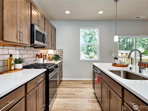 344 NE Shadowhawk Lane, Bremerton WA 98311