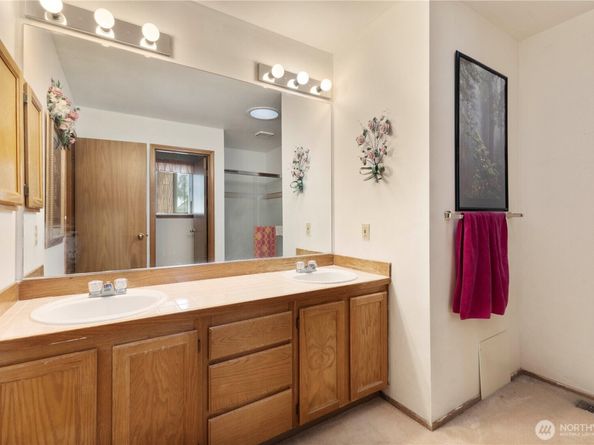 10906 NW Crocus Place, Silverdale WA 98383