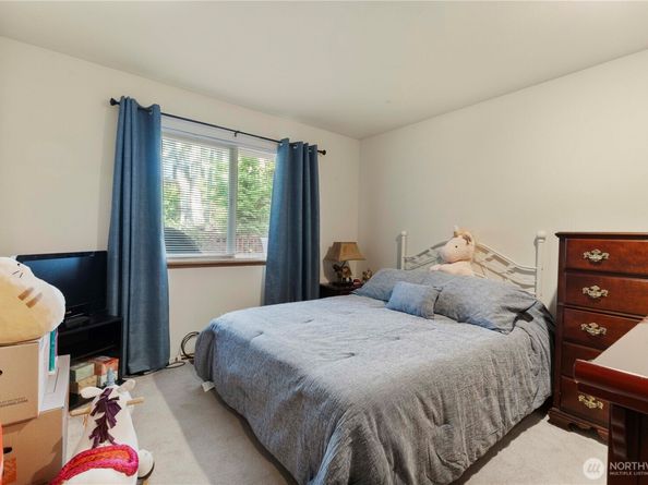 10906 NW Crocus Place, Silverdale WA 98383