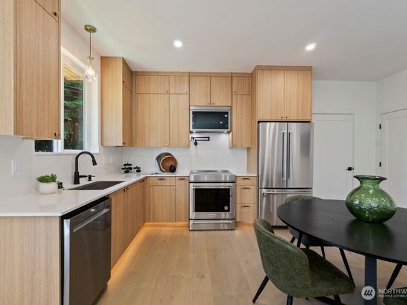 12048 5th Avenue NE B, Seattle WA 98125
