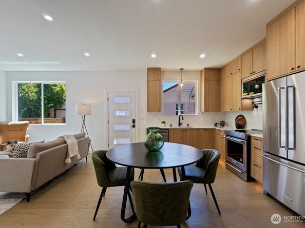 12048 5th Avenue NE B, Seattle WA 98125
