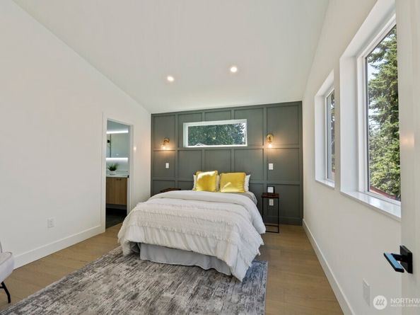 12048 5th Avenue NE B, Seattle WA 98125