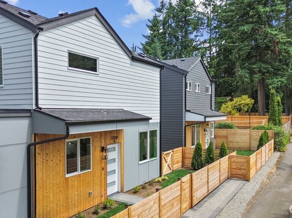 12048 5th Avenue NE B, Seattle WA 98125