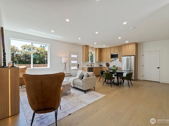 12048 5th Avenue NE B, Seattle WA 98125