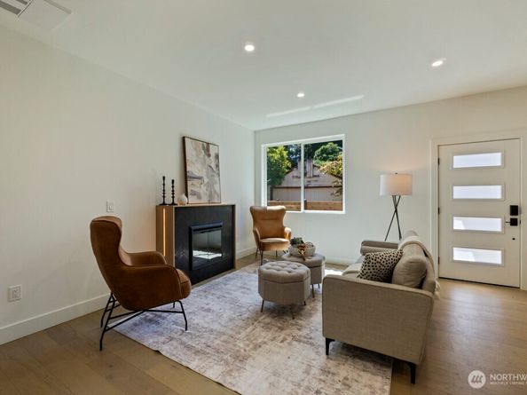 12048 5th Avenue NE B, Seattle WA 98125