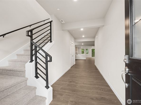 13526 NE 106th Court 28, Kirkland WA 98033