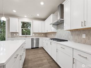 13526 NE 106th Court 28, Kirkland WA 98033