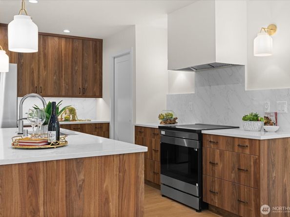 2349 NE 127 Street, Seattle WA 98125