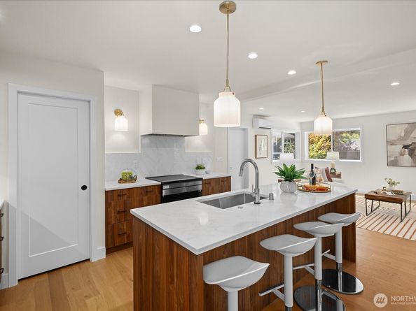 2349 NE 127 Street, Seattle WA 98125