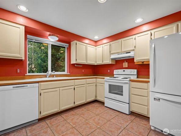 1918 NW Russell Street, Poulsbo WA 98370