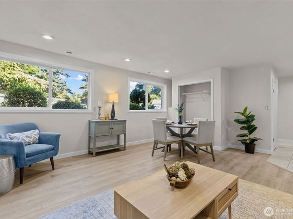2513 Vashon Court NE, Renton WA 98059