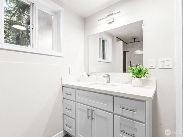 2513 Vashon Court NE, Renton WA 98059