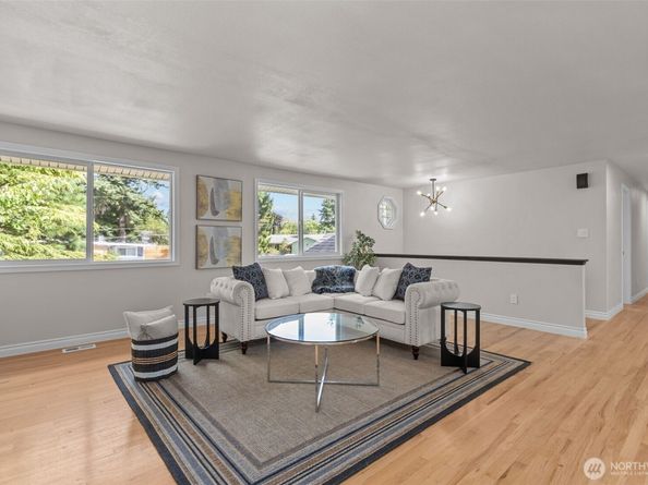 2513 Vashon Court NE, Renton WA 98059
