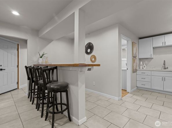 2513 Vashon Court NE, Renton WA 98059