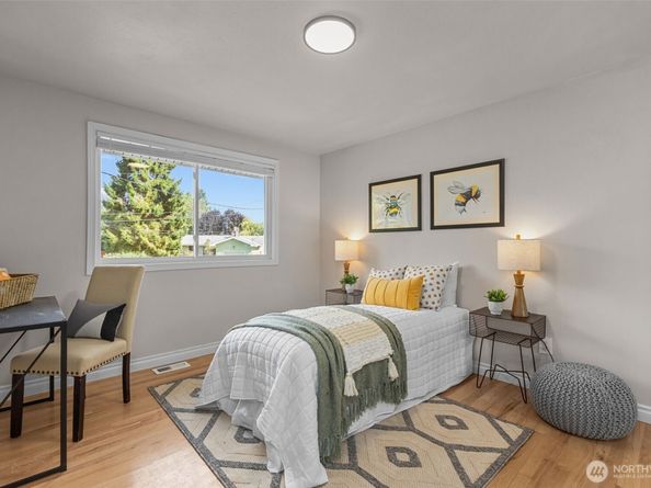 2513 Vashon Court NE, Renton WA 98059