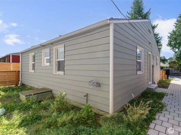 9226 21st Avenue SW, Seattle WA 98106