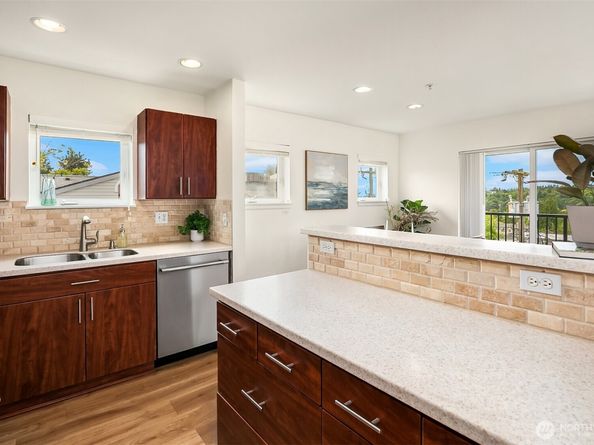 2101 N 55th Street 312, Seattle WA 98103