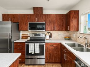 2101 N 55th Street 312, Seattle WA 98103
