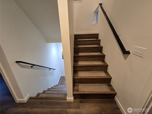 1017 NE 55TH Street, Seattle WA 98105