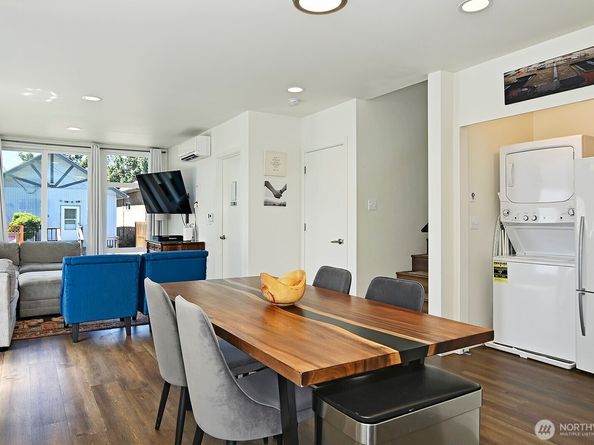 1017 NE 55TH Street, Seattle WA 98105