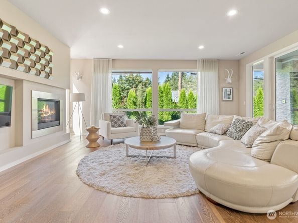 16425 SE 46th Court, Bellevue WA 98006