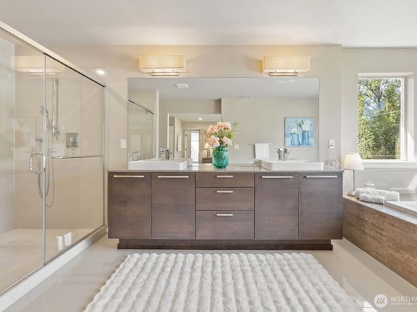 16425 SE 46th Court, Bellevue WA 98006