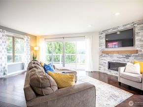 6096 Widgeon Ct, Bremerton WA 98312