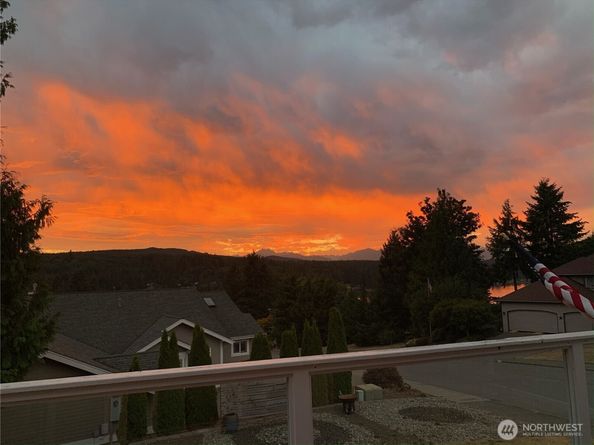 6096 Widgeon Ct, Bremerton WA 98312
