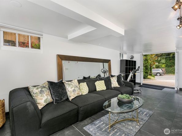 10303 15th Avenue NE, Seattle WA 98125