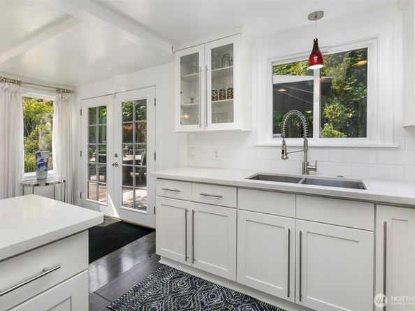 10303 15th Avenue NE, Seattle WA 98125