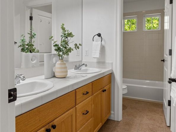 2455 30th Avenue NE, Issaquah WA 98029