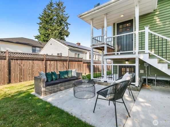 3247 Walnut Ave SW, Seattle WA 98116