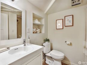 5531 28th Avenue NE, Seattle WA 98105