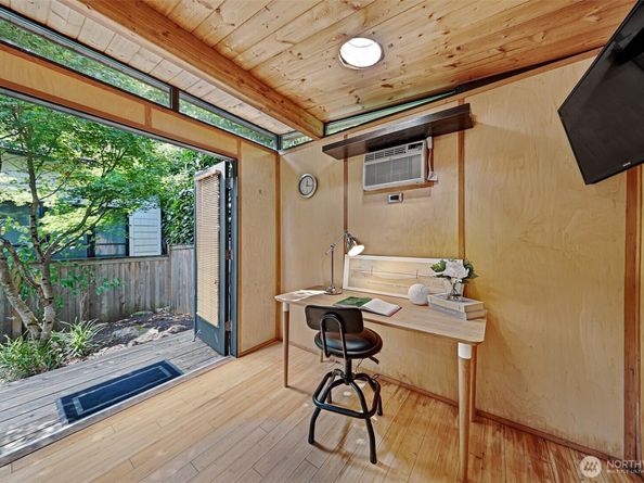 5531 28th Avenue NE, Seattle WA 98105