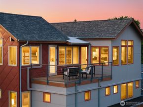 2252 Viewmont Way W, Seattle WA 98199