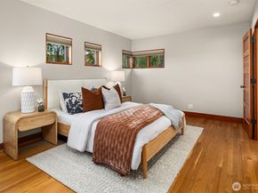 2252 Viewmont Way W, Seattle WA 98199