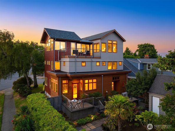 2252 Viewmont Way W, Seattle WA 98199