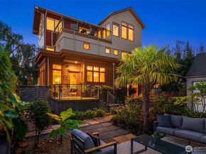 2252 Viewmont Way W, Seattle WA 98199