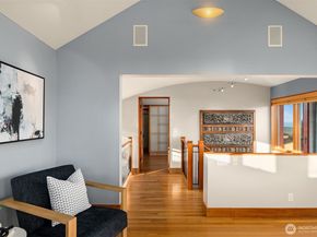 2252 Viewmont Way W, Seattle WA 98199