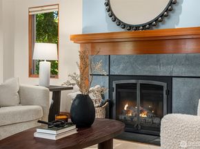 2252 Viewmont Way W, Seattle WA 98199